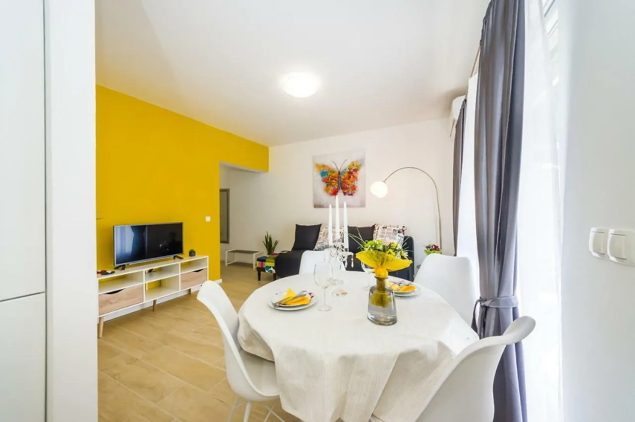 Apartments Maras Zadar 0*,
