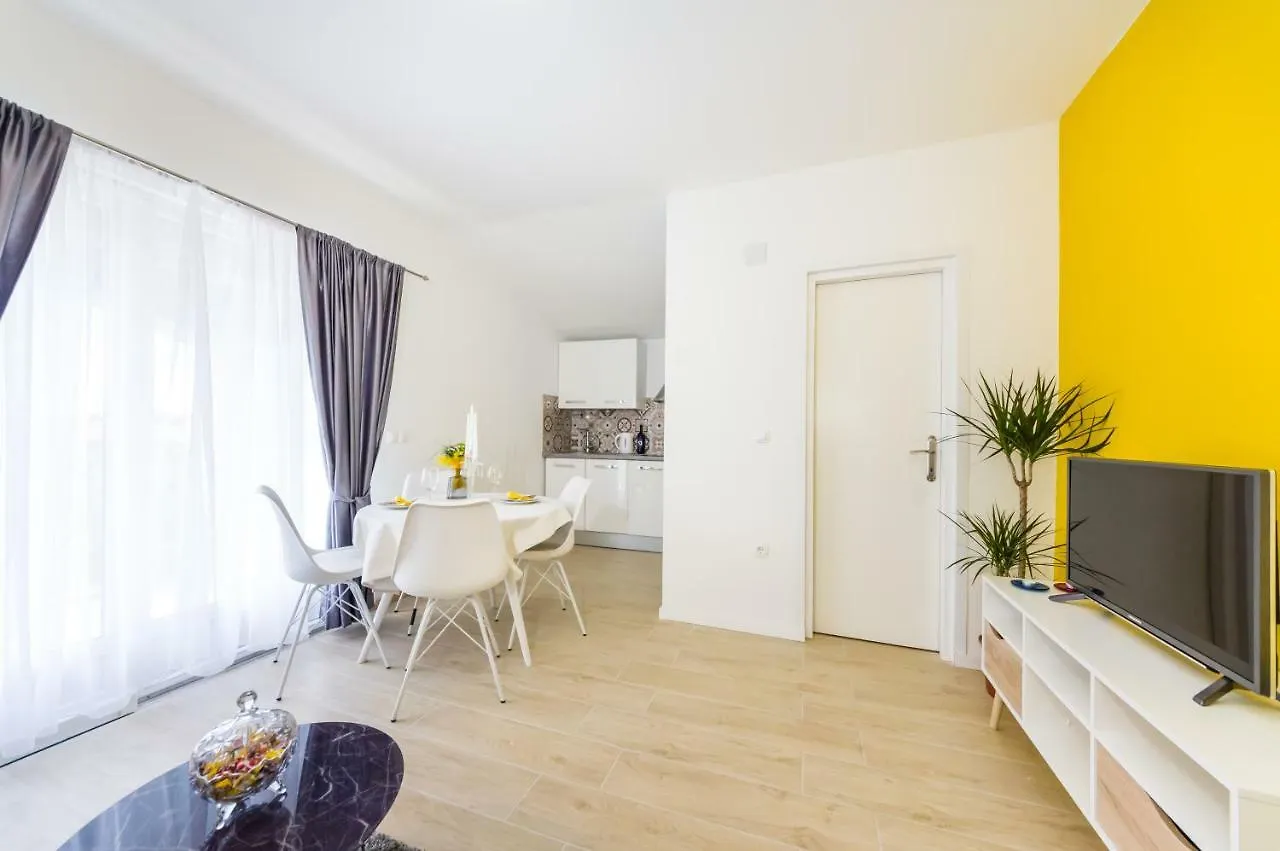 Apartments Maras Zadar 0*,